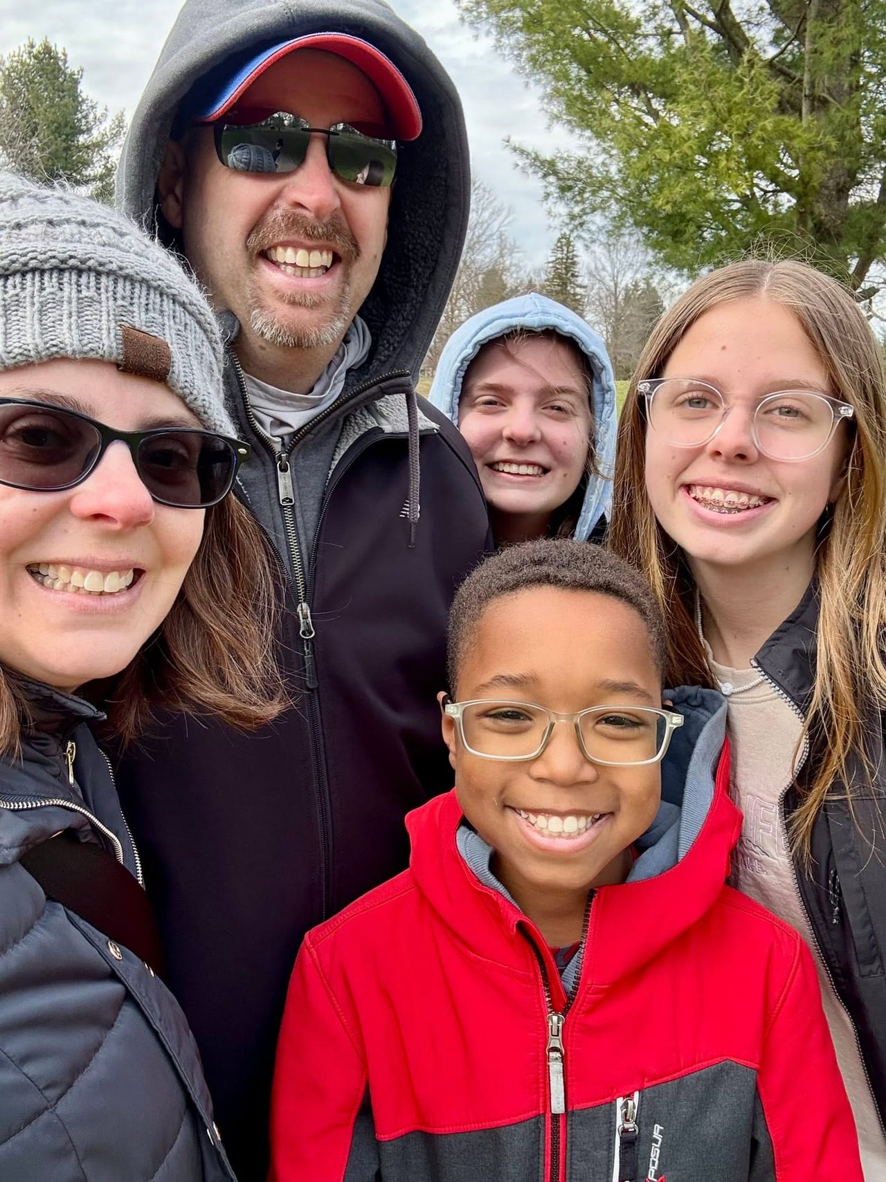 Dave, Cassie, Bella, Abbi, and Aidan together outdoors
